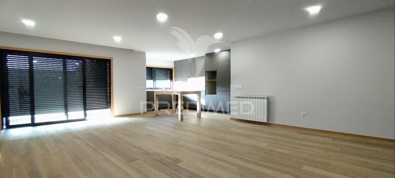 Apartment T2 nieuw Braga - air conditioning, garage, balcony, terrace