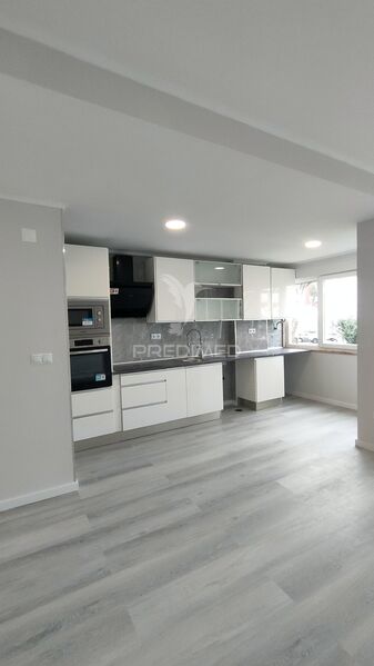 Apartamento T2 Oeiras - varandas, jardim, arrecadação, isolamento térmico, marquise