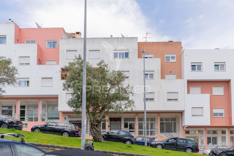 Apartment T2 Barcarena Oeiras - quiet area, equipped, furnished