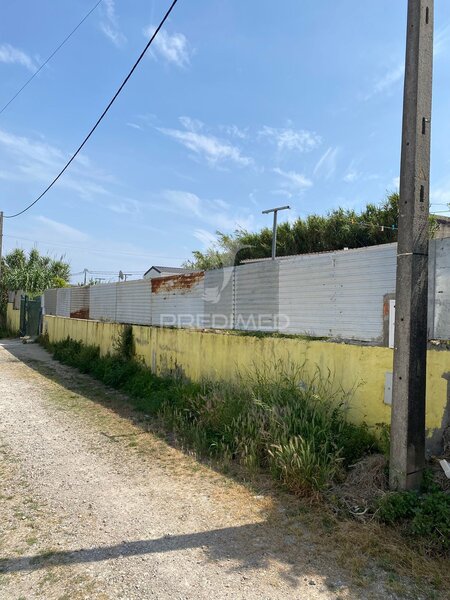 Terreno Urbano com 574m2 Almada - electricidade, água