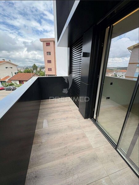 Vende-se T3 Novo Gondomar S.Cosme com varanda