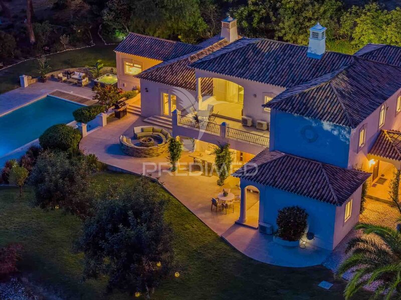 Casa V4 Renovada no centro Almancil Loulé - vidros duplos, terraços, lareira, jardins, alarme, ar condicionado, bbq, varanda, piso radiante, piscina