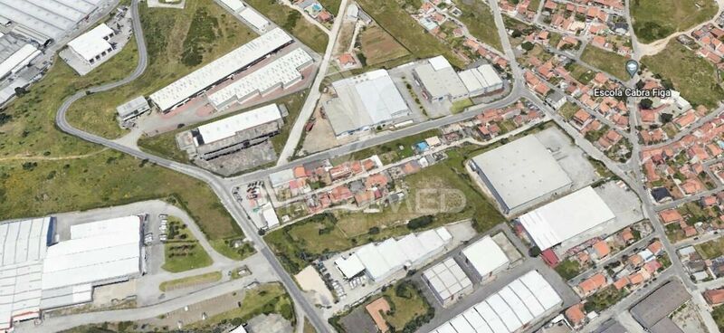 Armazém com 11400m2 Rio de Mouro Sintra - bons acessos, estacionamento, 4 frentes