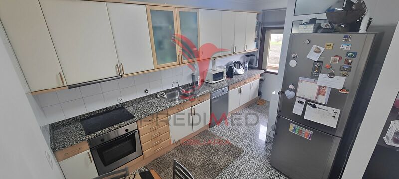 Venda Apartamento T3 Canelas Vila Nova de Gaia - cozinha equipada, r/c, garagem