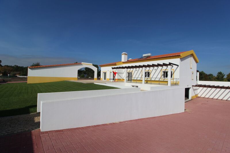 жилой дом V3 новые São Lourenço Setúbal - гараж, экипированная кухня, автоматический полив, чердак, солнечная панель, барбекю
