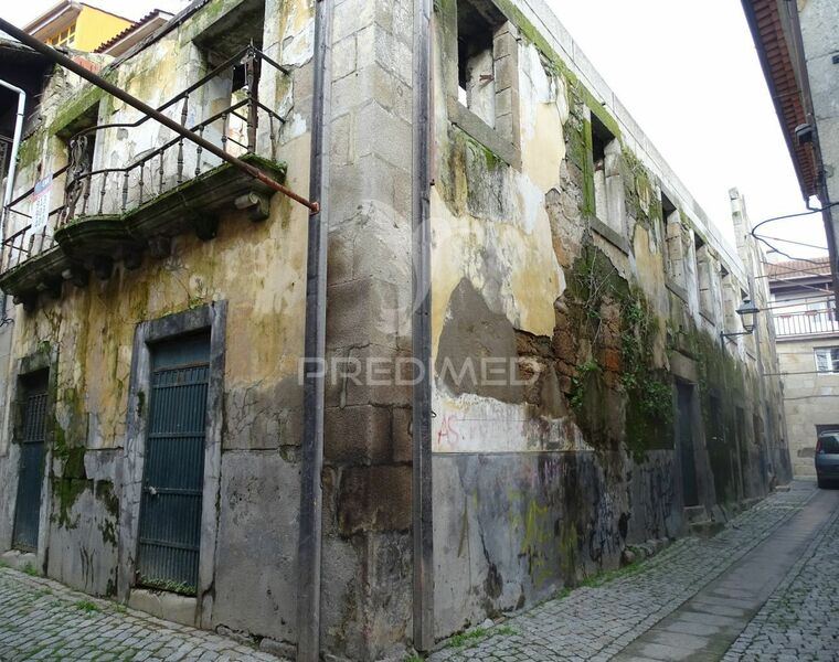 Edifício zona histórica Santa Maria Maior Chaves