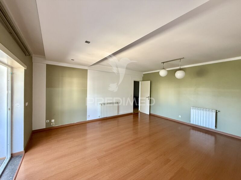 Apartamento T3 Fátima Ourém - terraço, varanda, arrecadação, aquecimento central, cozinha equipada, excelente localização