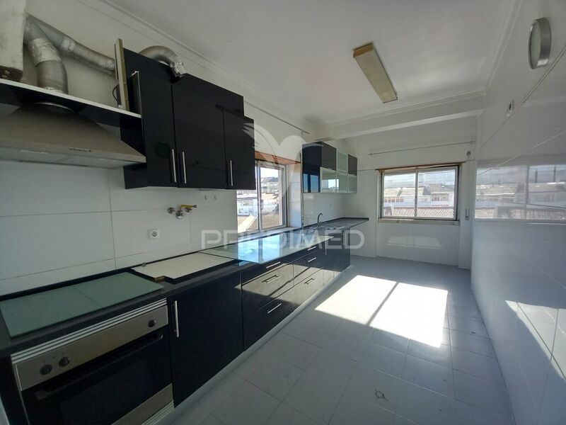 Apartment 2 bedrooms in the center Almada - 3rd floor, fireplace, balcony