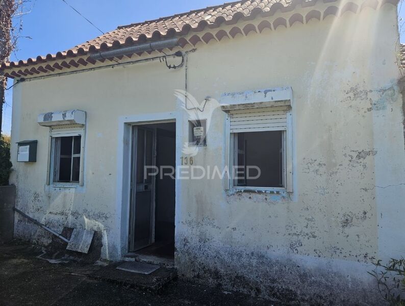 Casinha V2 no campo Nossa Senhora do Pranto Ferreira do Zêzere - marquise
