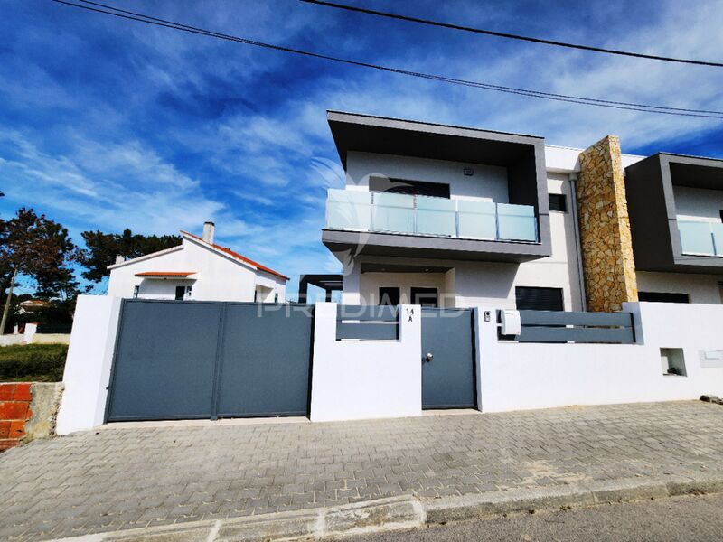 House V4 Semidetached Fernão Ferro Seixal - balcony, barbecue, equipped kitchen, parking lot, alarm, double glazing, solar panels, garden, air conditioning