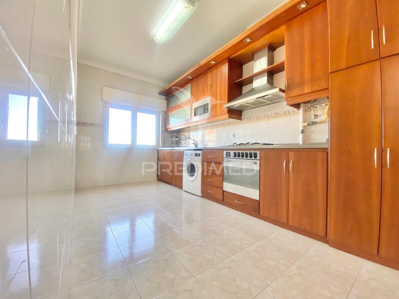 квартира T3 Loures - на третьем этаже, детская площадка