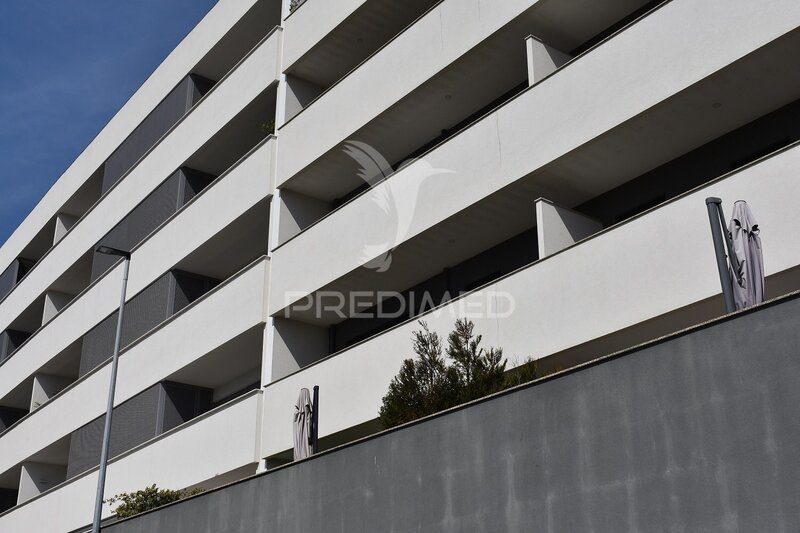 Apartamento T2 de luxo Vila Nova de Gaia - cozinha equipada, varandas, 5º andar, garagem, excelente localização, terraço, vista mar