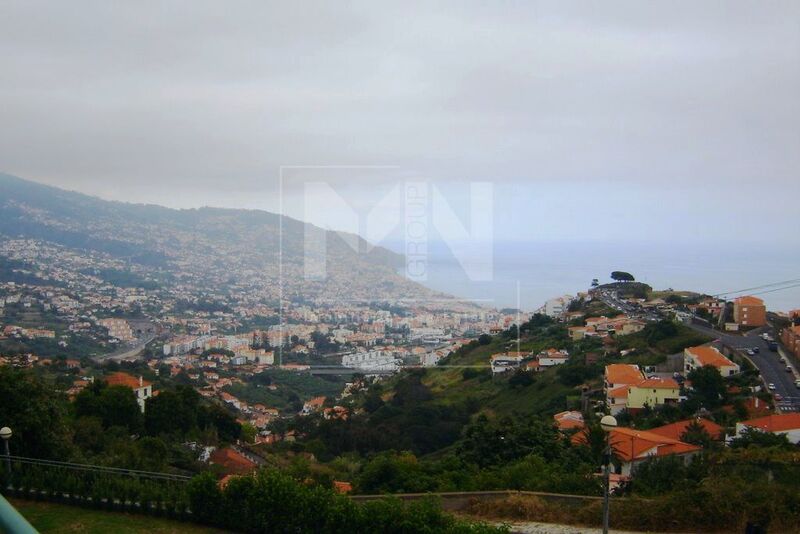 Lote com 764m2 Santo António Funchal - vista mar, zona sossegada