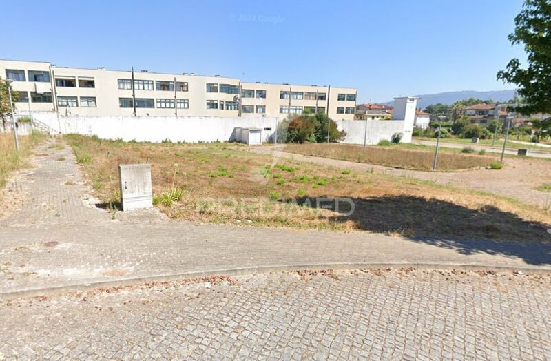 Lote de terreno com 180m2 Agrela Santo Tirso