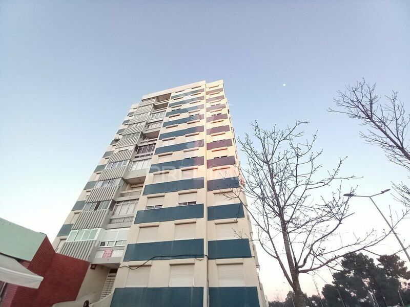 апартаменты с ремонтом T2 Santo António da Charneca Barreiro - двойные стекла