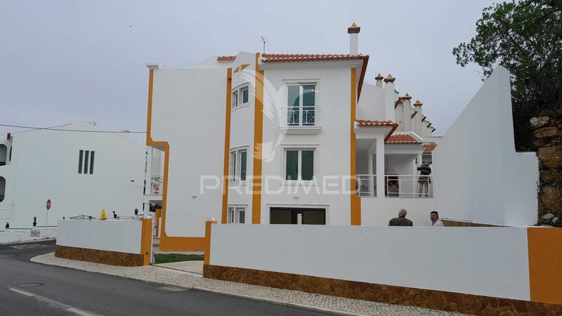 Casa V4 com boas áreas Ericeira Mafra - cozinha equipada, vista mar, parqueamento, lareira, bbq, vidros duplos, ar condicionado, portão automático, terraço, garagem, jardim, varandas