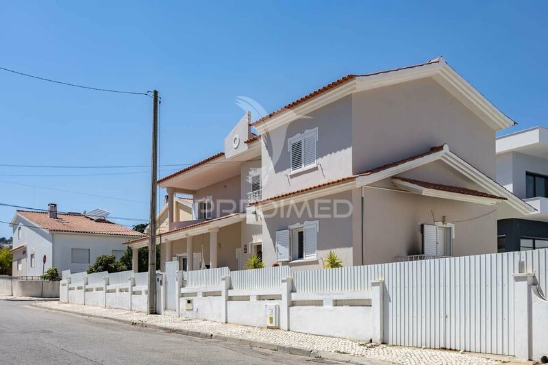 House V4 Isolated Palmela - air conditioning, garage, double glazing, swimming pool
