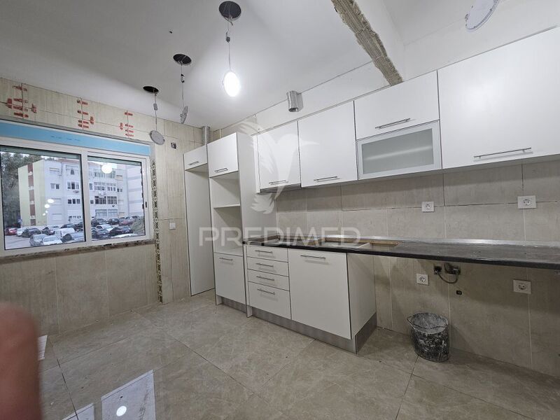 Apartamento Moderno em zona central T2 Almada - vidros duplos