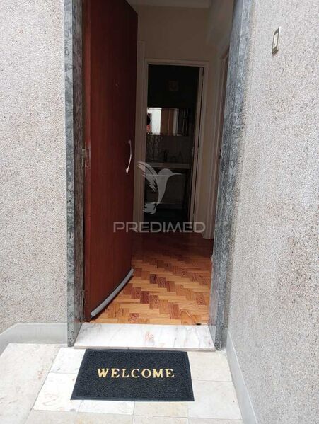 Apartamento T2 Moderno Almada - varanda, mobilado, marquise, jardins