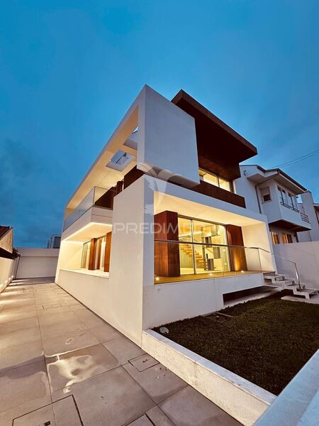 Moradia V3 Moderna Canidelo Vila Nova de Gaia - painéis solares, garagem, piscina, piso radiante, cozinha equipada, terraço, ar condicionado, bbq, varanda