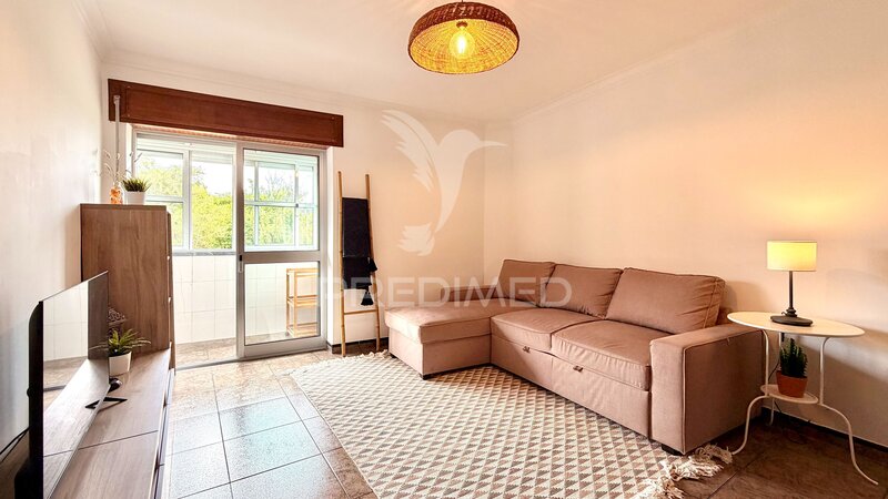 Apartamento T2 en excelente estado Moita - excelente ubicación, marquesina, balcones