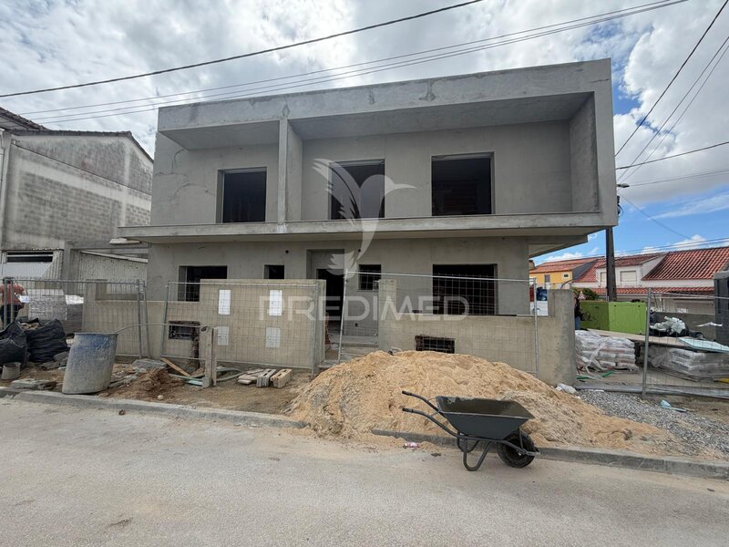 Moradia V4 Moderna Fernão Ferro Seixal - jardim