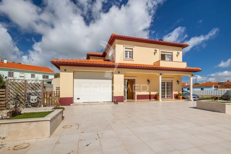 House V3 Aljubarrota Alcobaça - garage, automatic gate, tiled stove, swimming pool, central heating, equipped kitchen, balcony, balconies