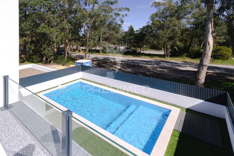 Moradia nova V3 Castelo (Sesimbra) - jardim, varanda, chão radiante, terraço, piscina, alarme, ar condicionado, parqueamento