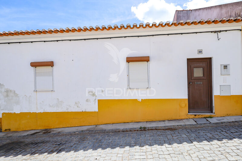 Casa V1 Térrea no centro Viana do Alentejo - quintal