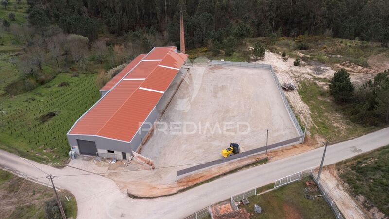 Armazém Industrial com 1250m2 Leiria