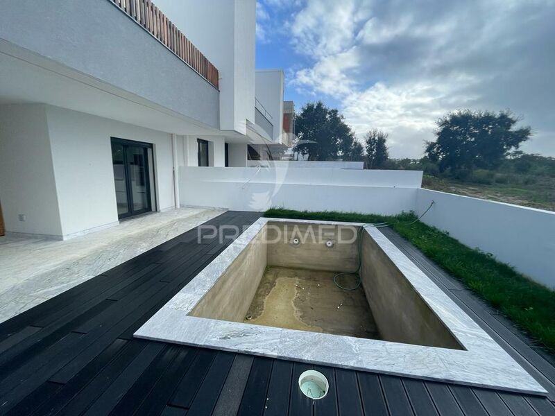 Casa V3 nova em banda Castelo (Sesimbra) - ar condicionado, painel solar, piscina