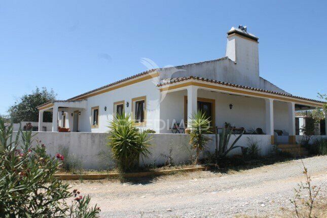 Farm 6 bedrooms Redondo - boiler, electricity, fruit trees, water hole, olive trees, water, fireplace, well, central heating, arable crop, automatic irrigation system, boiler