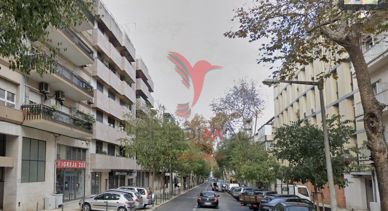 Apartamento novo em bom estado T1 Benfica Lisboa - parqueamento, terraço, excelente localização, vidros duplos
