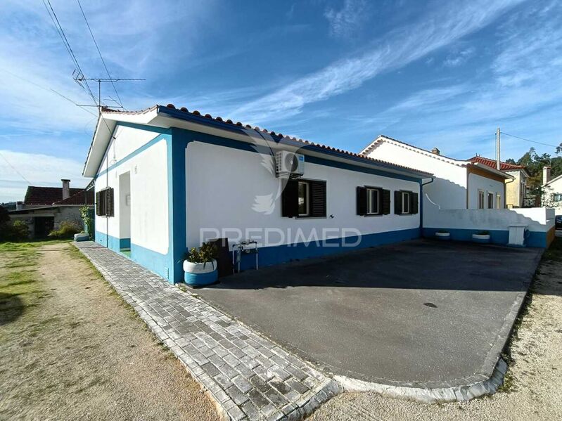 House 2 bedrooms Ourém - air conditioning, equipped kitchen, double glazing, fireplace