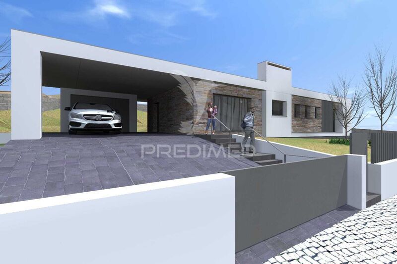 Land with approved project Pedreiras Porto de Mós - easy access