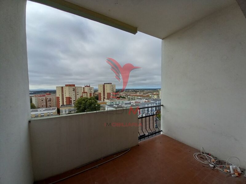 апартаменты с ремонтом в центральной зоне T2 Corroios Seixal - веранда, двойные стекла