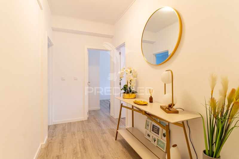 Apartamento Remodelado T2 Seixal - varanda, excelente localização, arrecadação