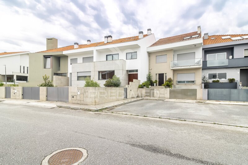House 5 bedrooms Matosinhos - terrace, garden, garage