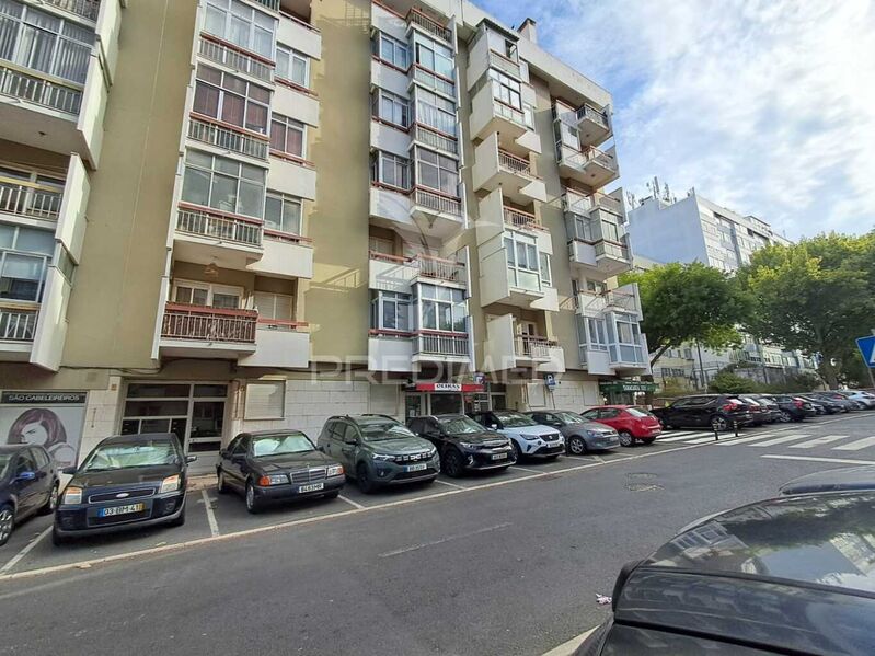 Apartamento Moderno bem localizado T2 Oeiras - vidros duplos, jardins, excelente localização, cozinha equipada, arrecadação, marquise