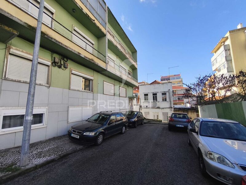 Appartement T3 à rénover Almada