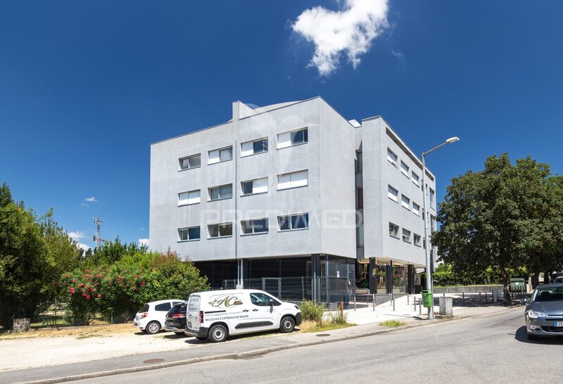 Apartamento T3 Felgueiras - cozinha equipada, garagem, varanda, piscina