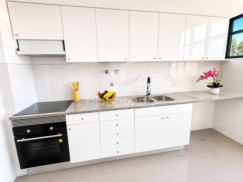 Apartamento Remodelado T3 Almada - cozinha equipada, varanda, jardins, lareira, arrecadação