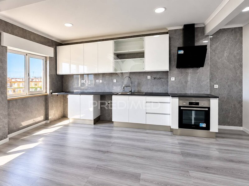 Apartamento Remodelado T2 São Sebastião Setúbal - marquise, arrecadação