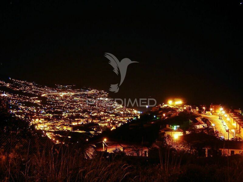 Plot of land with 980sqm Santo António Funchal - sea view, quiet area