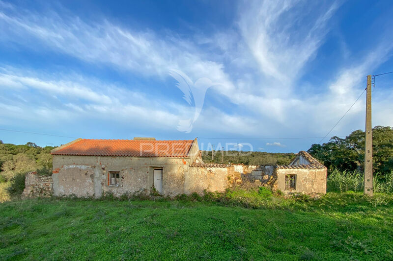 Terreno com 183m2 São Francisco da Serra Santiago do Cacém - electricidade, poço, água