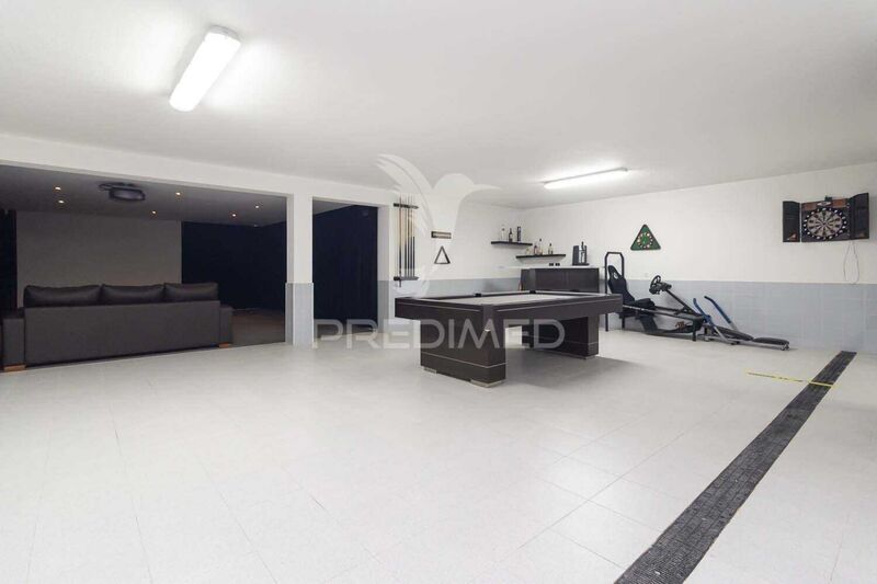 House V5 Isolated Moita - barbecue, swimming pool, garage