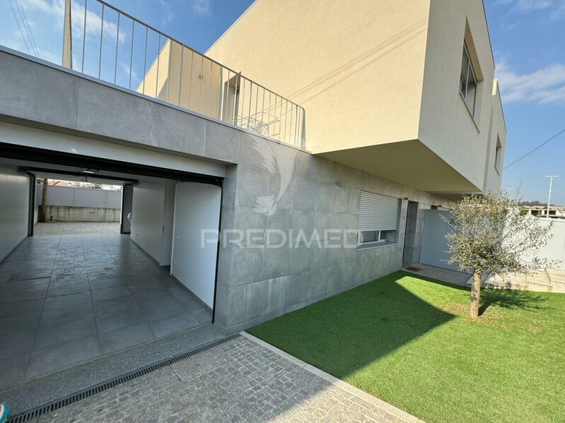 House V3 Felgueiras - underfloor heating, swimming pool, terrace, solar panels, alarm, air conditioning