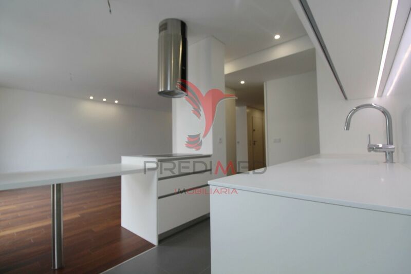 Apartamento T4 Porto à venda - excelente localização, isolamento térmico, lugar de garagem