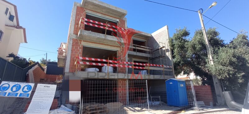 Moradia V4 Loures - zona calma, ar condicionado, garagem, painéis solares, vidros duplos