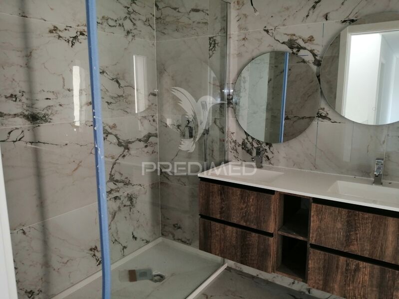 House V4 Semidetached Corroios Seixal - garage, barbecue, equipped, swimming pool